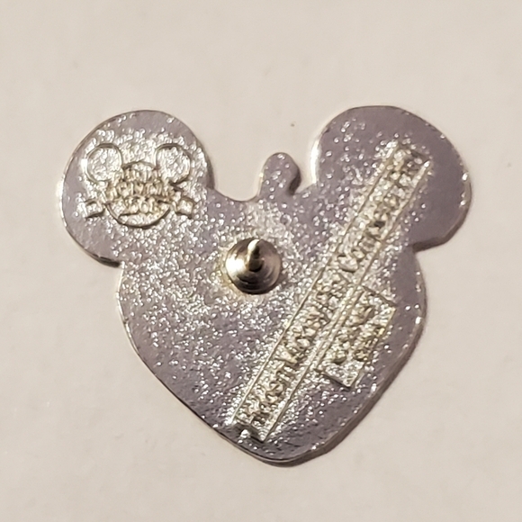 Disney Pin Trading Strawberry Fruit Icon Food Collection Hidden Mickey Pin 2008 - Picture 2 of 3